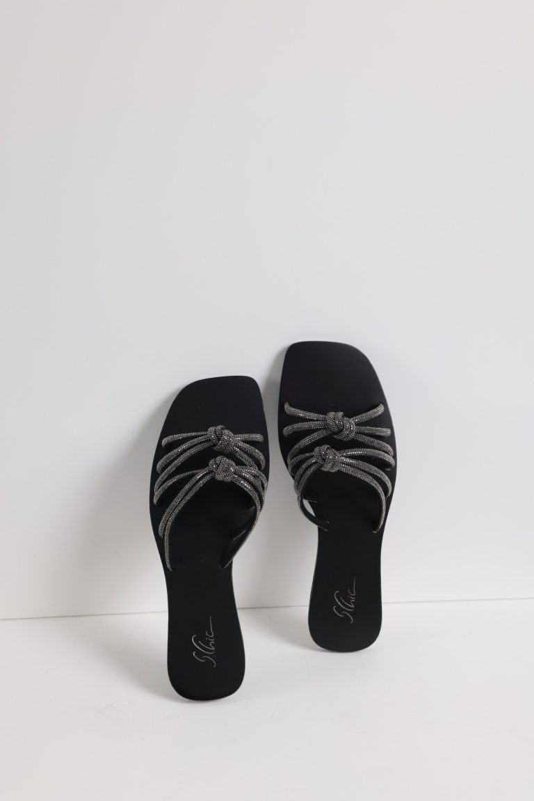 SC-B006 / Silver-Trimmed Slippers