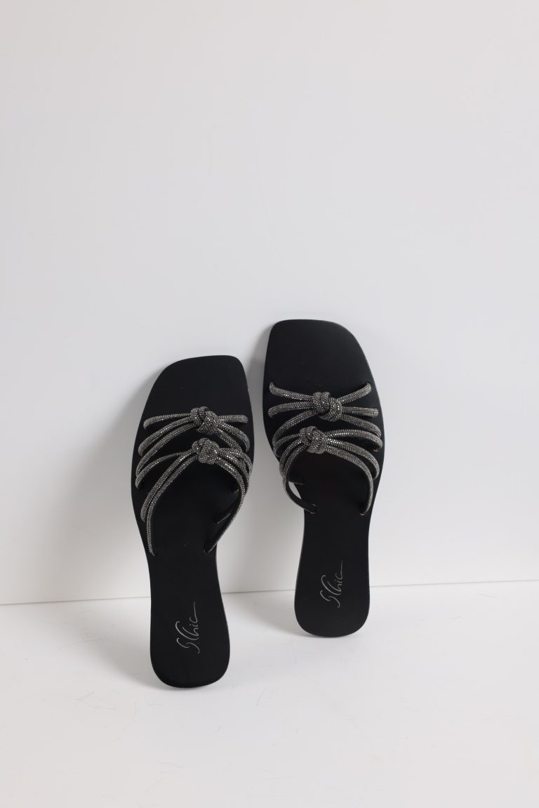 SC-B006 / Silver-Trimmed Slippers