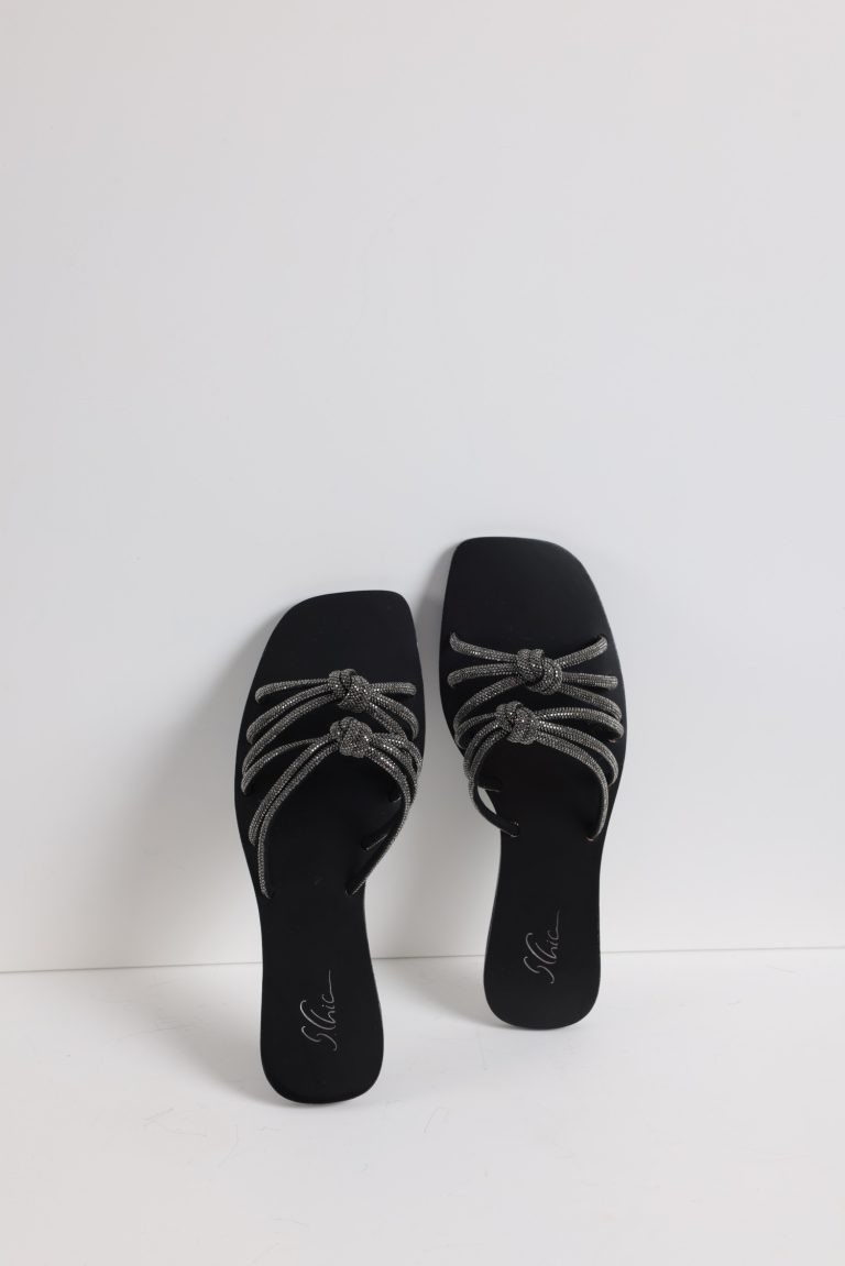 SC-B006 / Silver-Trimmed Slippers
