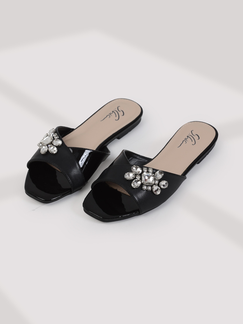 2088-208/Crystal Adorned Slippers