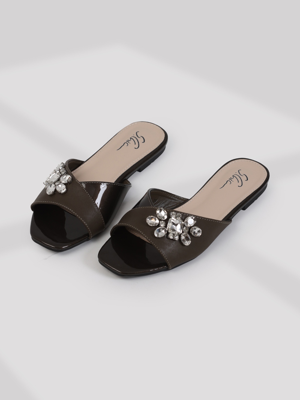 2088-208/Crystal Adorned Slippers
