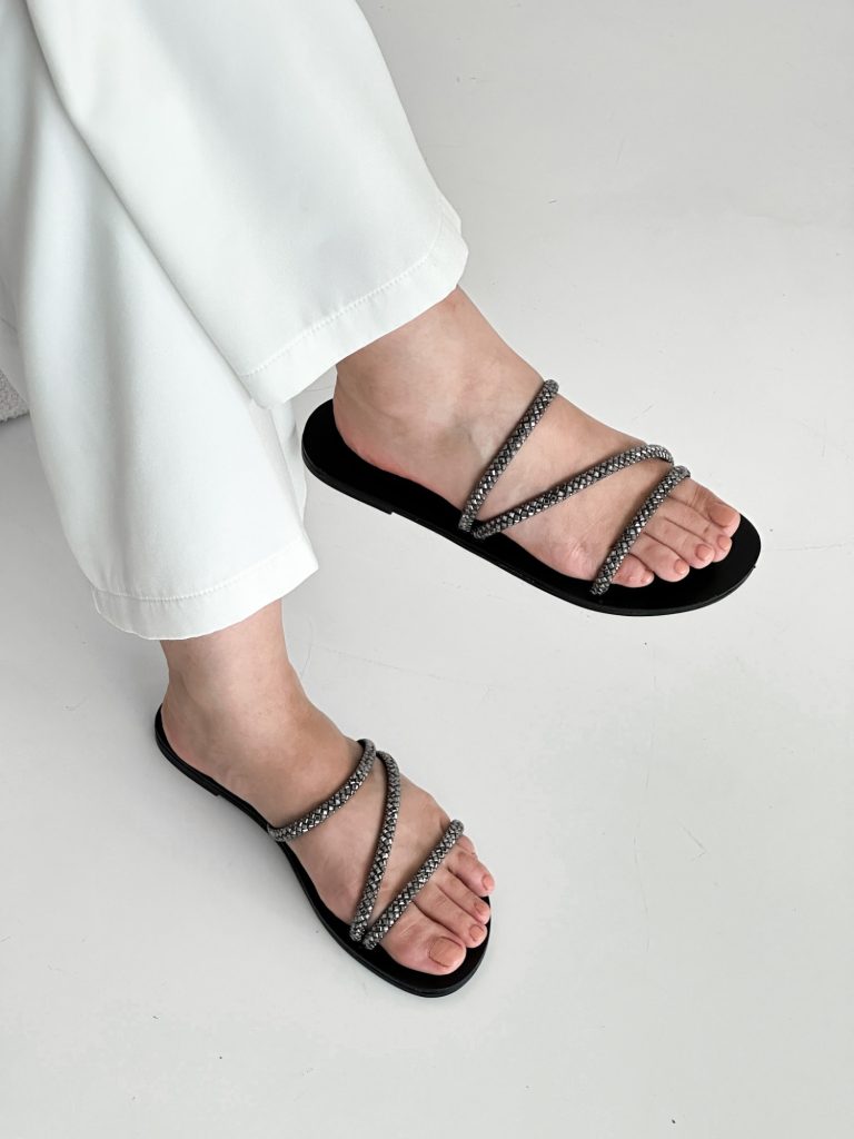 SC-B009 / Dazzling Day-to-Night Flats