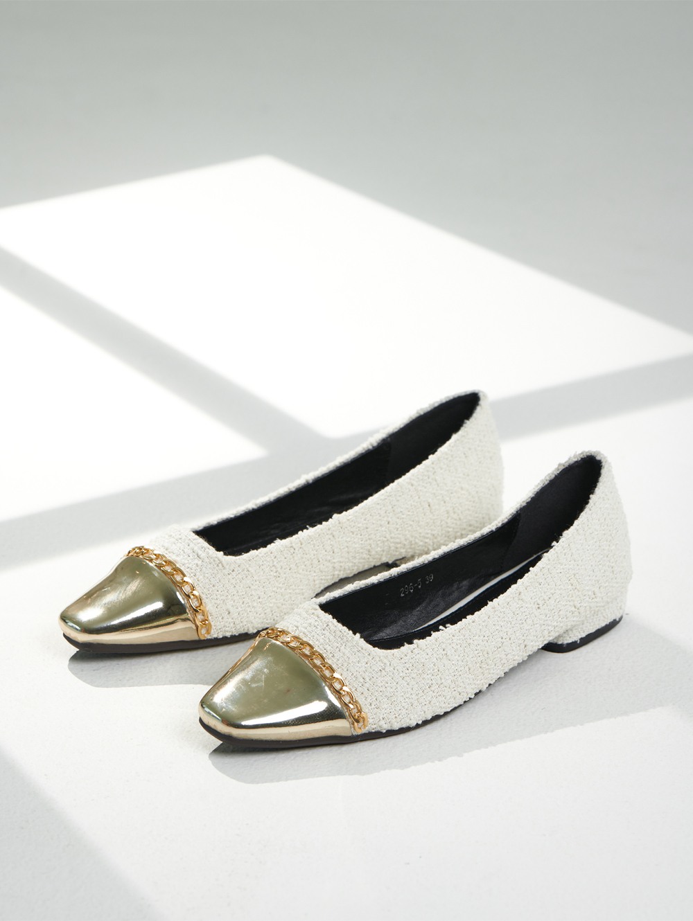 296-5 / Gold-Accented Loafers
