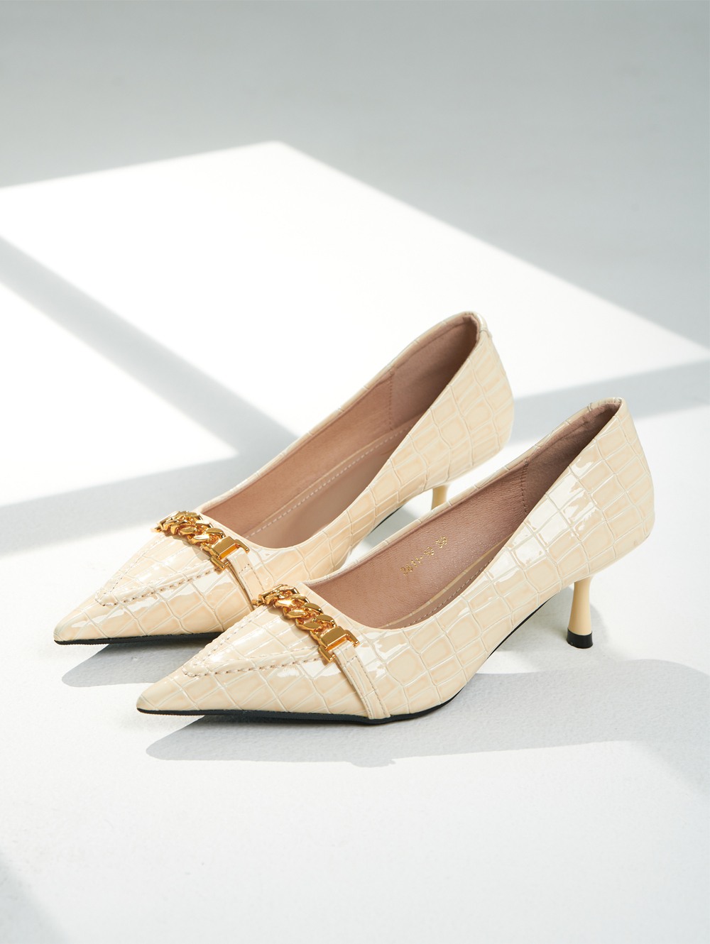 3611-10 / Golden Accented Elegance Heels