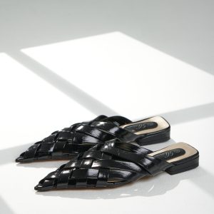 Elegant Woven Pointed Mule Flats