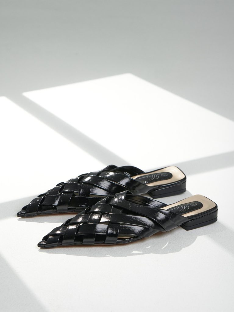 Elegant Woven Pointed Mule Flats