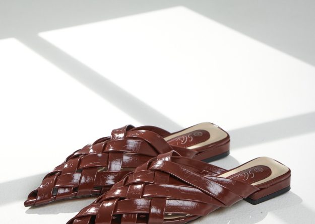 Elegant Woven Pointed Mule Flats