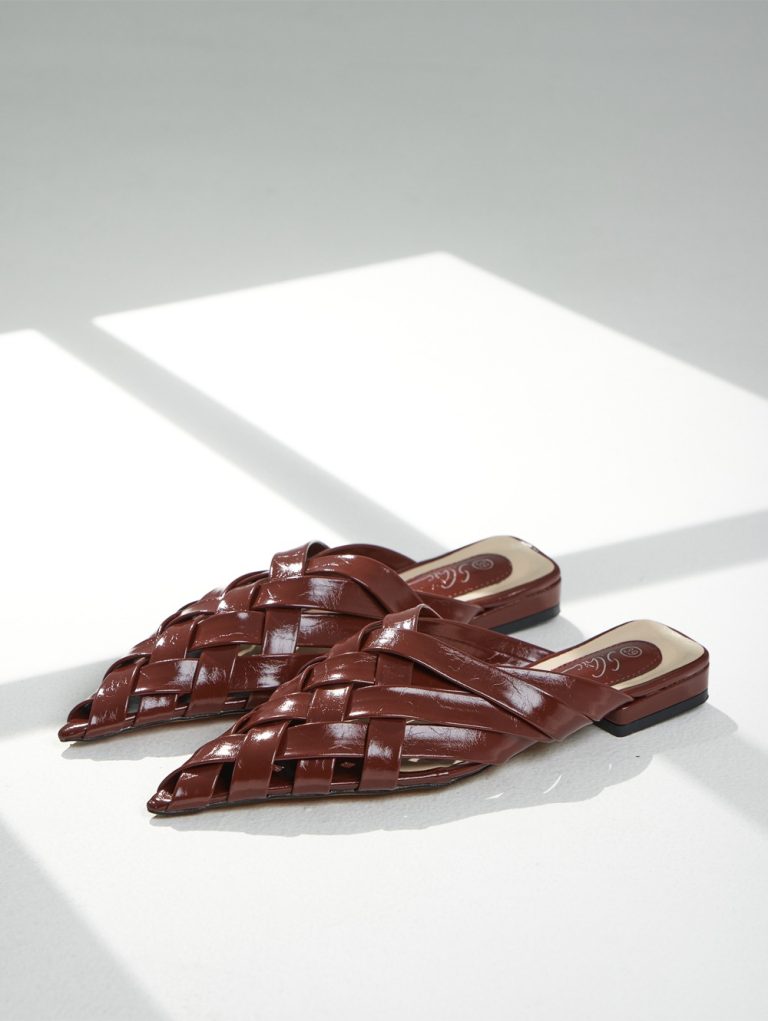 Elegant Woven Pointed Mule Flats