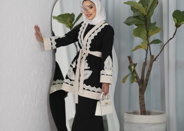 SC-456 / Luxury Embroidered Three-Piece Suit