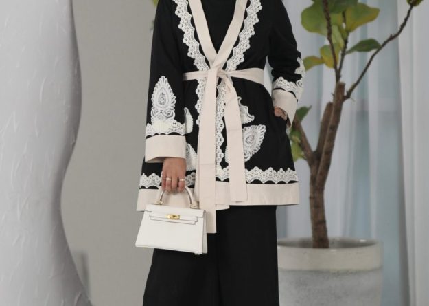 SC-456 / Luxury Embroidered Three-Piece Suit