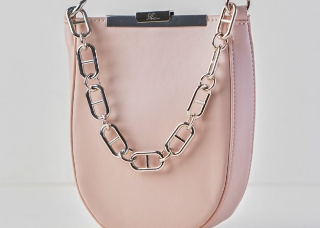 Elegant Leather Handbag with Statement Chain