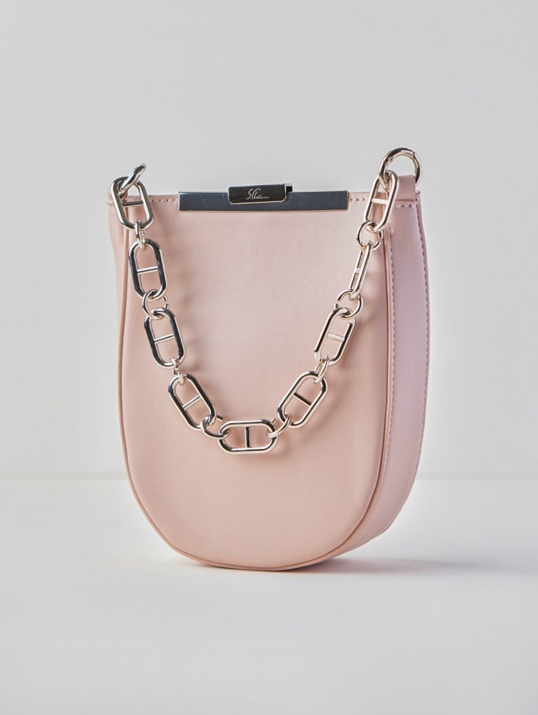 Elegant Leather Handbag with Statement Chain