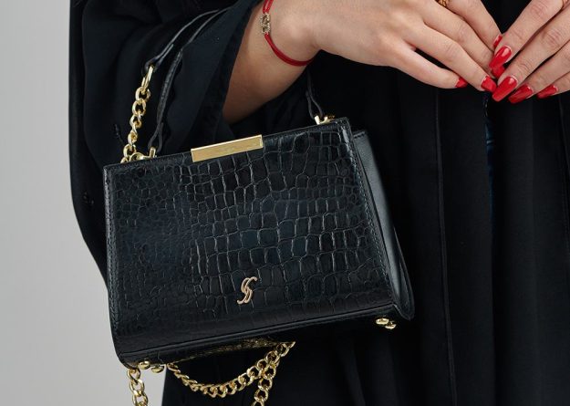 Stylish Croc-Embossed Bag with Chain Detail