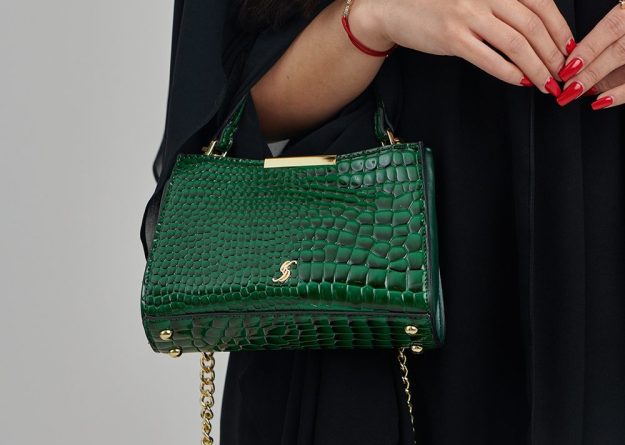 Stylish Croc-Embossed Bag with Chain Detail