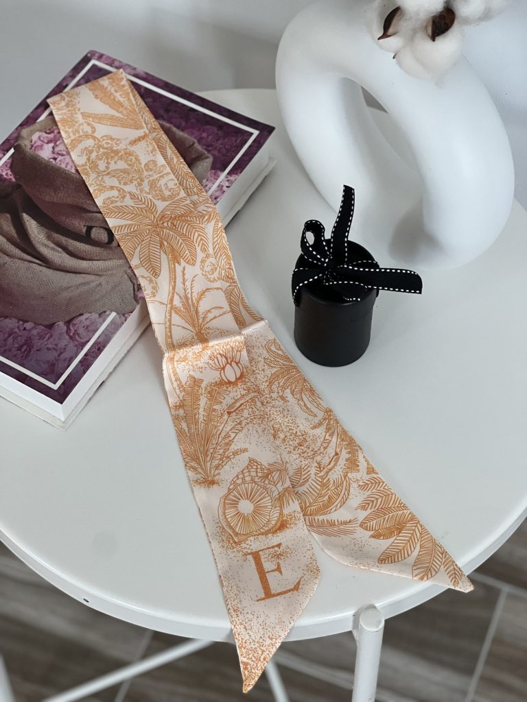 Alphabetic Bag Scarf (E)