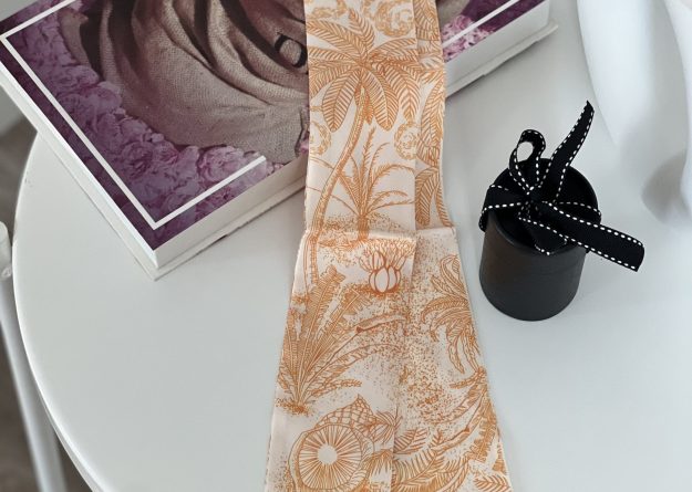 Alphabetic Bag Scarf (E)