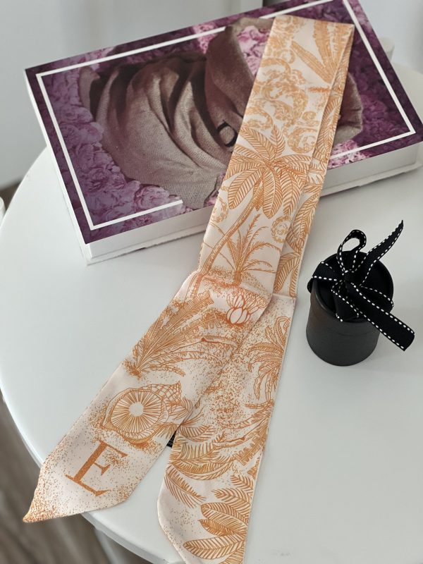 Alphabetic Bag Scarf (E)