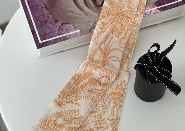 Alphabetic Bag Scarf (E)