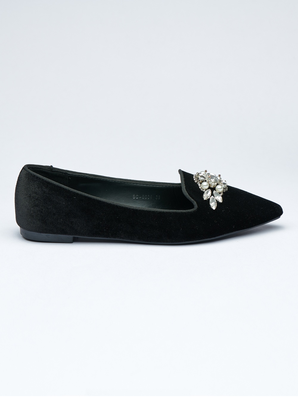 Elegent Velvet Flat shoes with crystal accessory