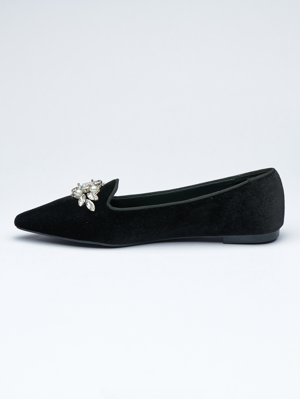Elegent Velvet Flat shoes with crystal accessory
