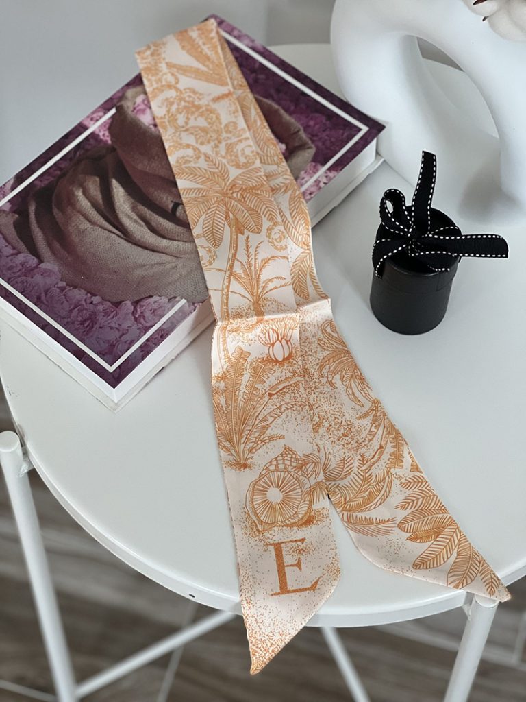 Alphabetic Bag Scarf (E)