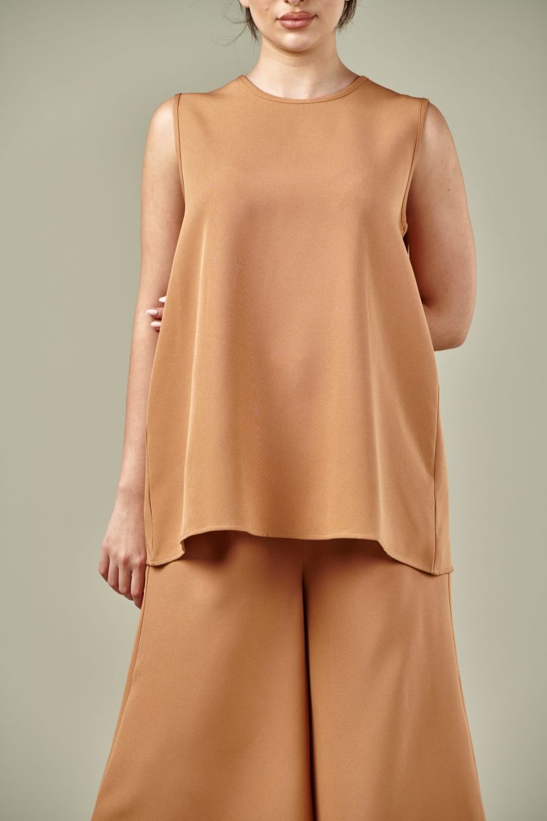 sc-318 - Sleek Sleeveless Top